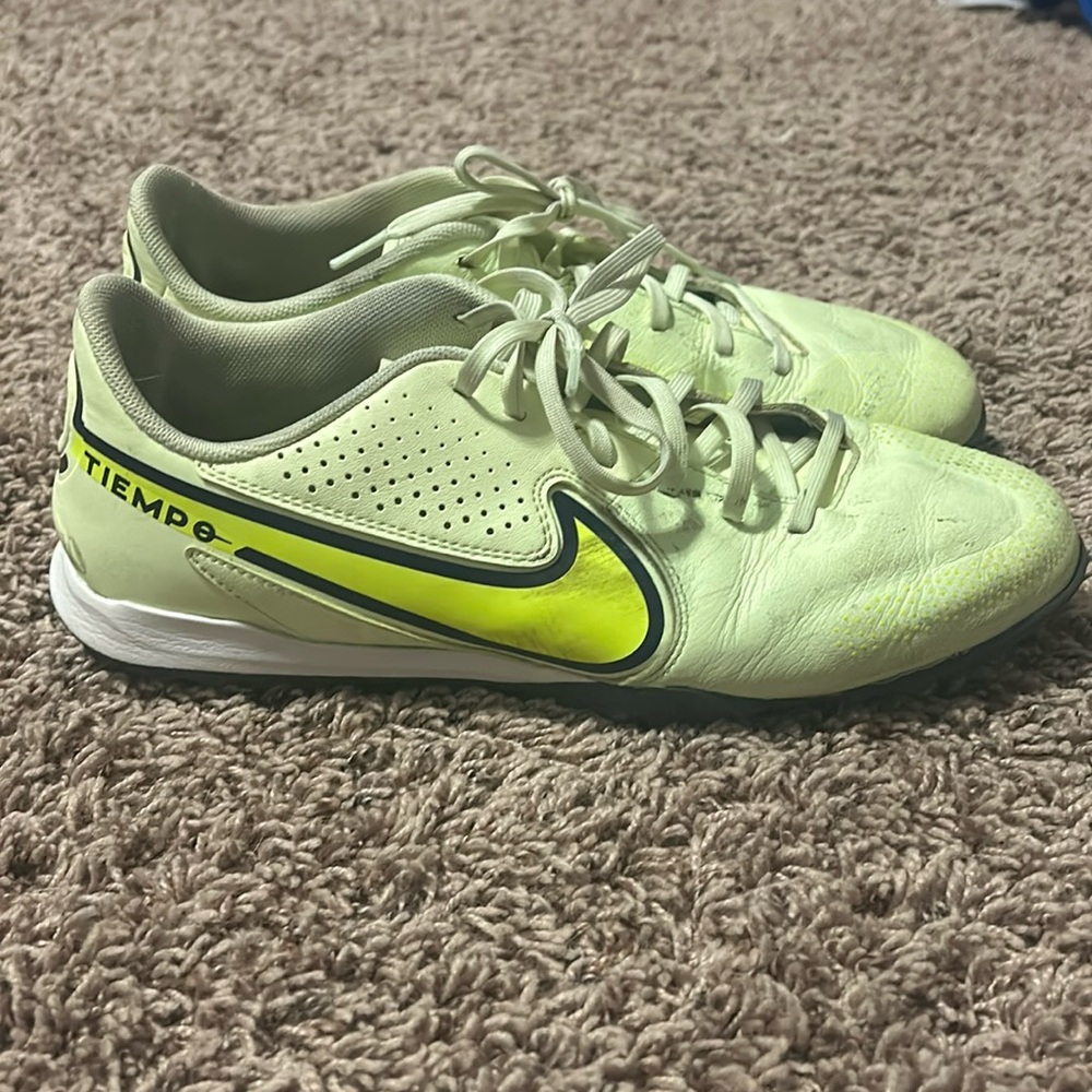 indoor soccer cleats